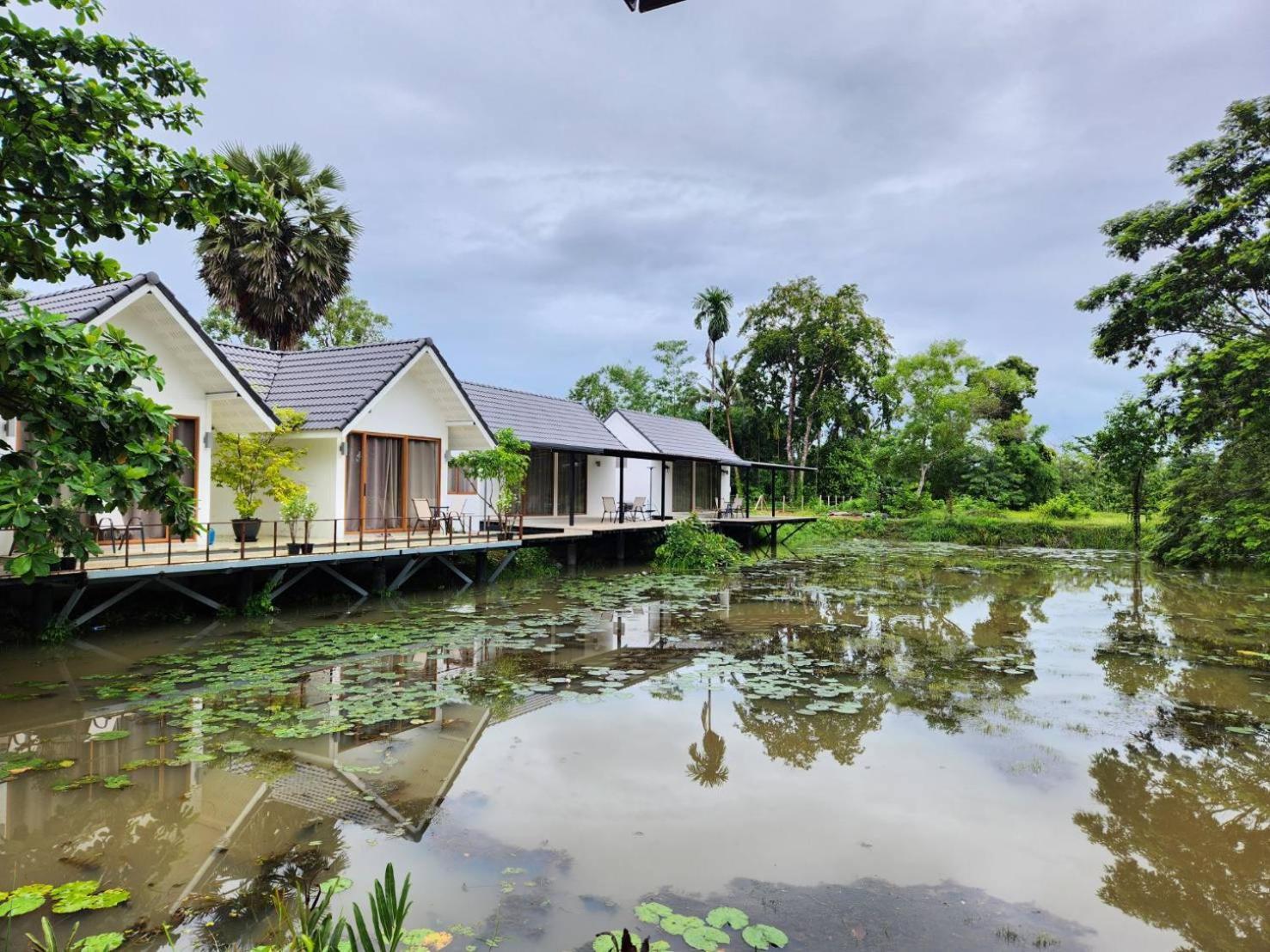 The Duck Cafe And Resort Трат Экстерьер фото